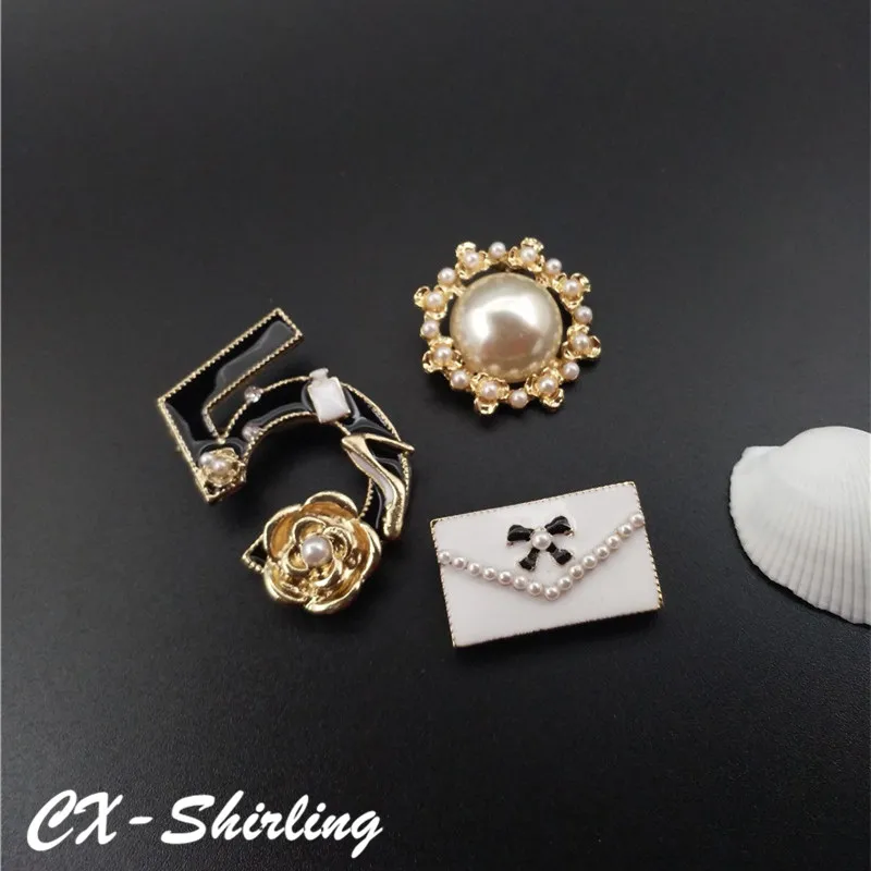 

CX-Shirling 3PCS/Set Handbag Pearl 5 Letter Brooch Pin Antique Pearl Brooch Lapel Pin For Coat Outwear