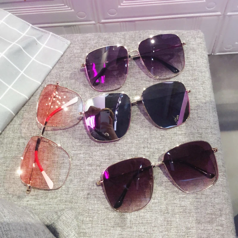 MIZHO Модные Портативные квадратные металлические солнцезащитные очки для женщин, винтажные качественные градиентные солнцезащитные очки, оправа негабаритных женских брендовых дизайнерских
