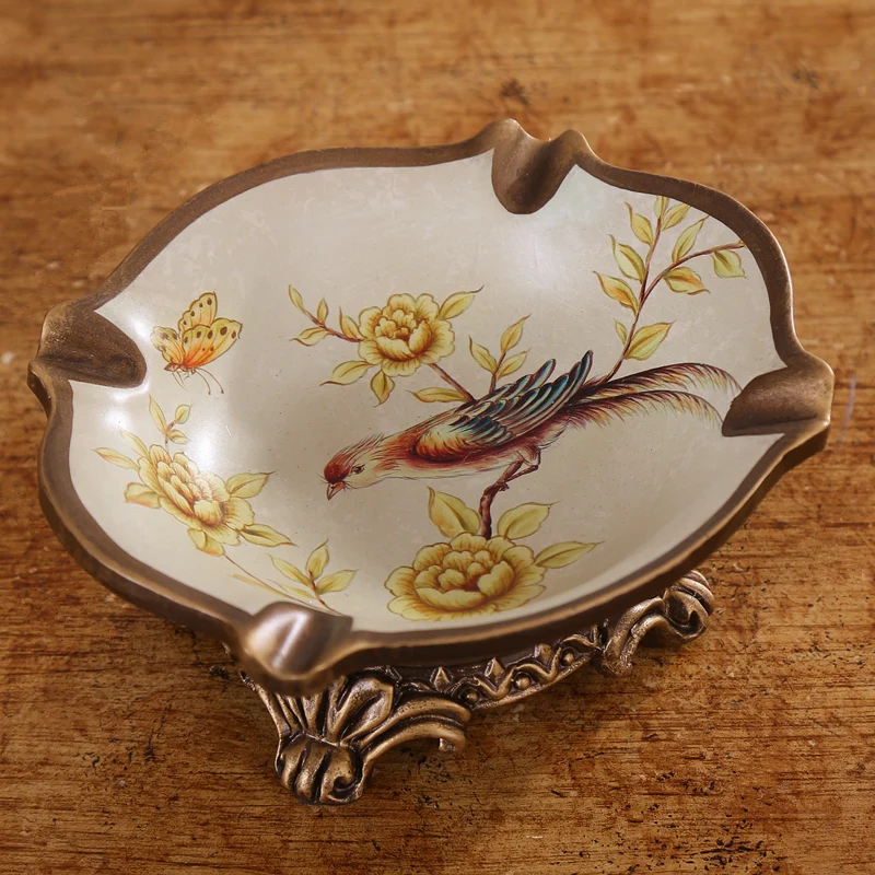 

countryside garden decorated with ashtray, high-grade resin, ceramic ashtray, European style retro candy snack plate