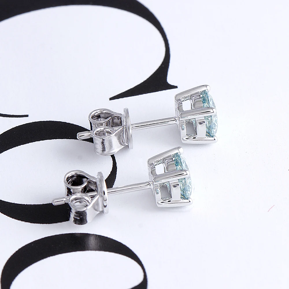 moissanite errings slight blue (3)