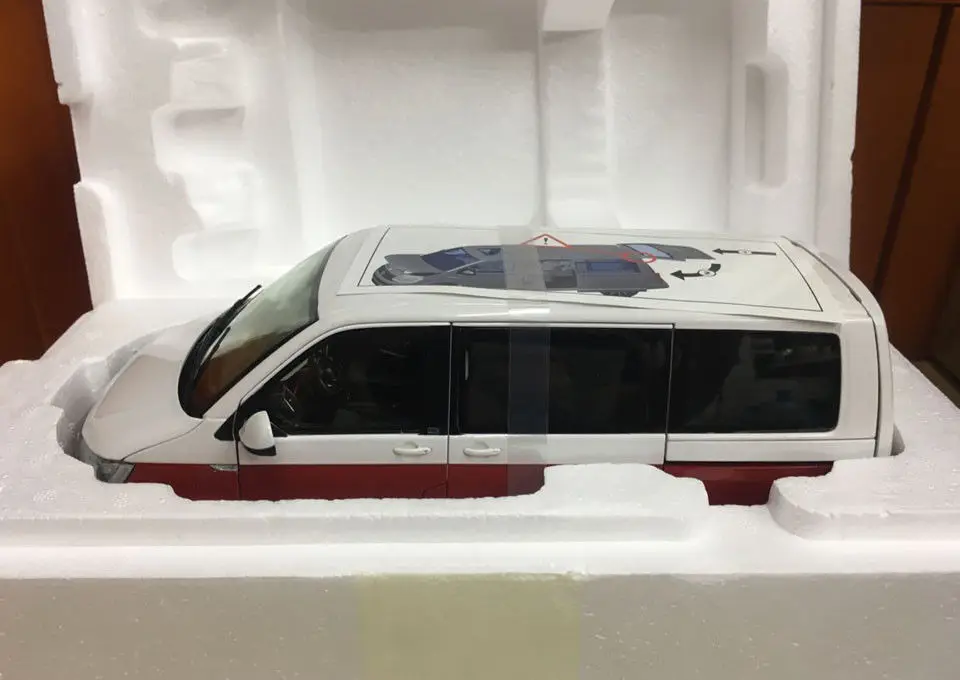 NZG модель 9541/10 Volkswagen VW T6 Multivan поколения шесть красный/белый 1:18 весы