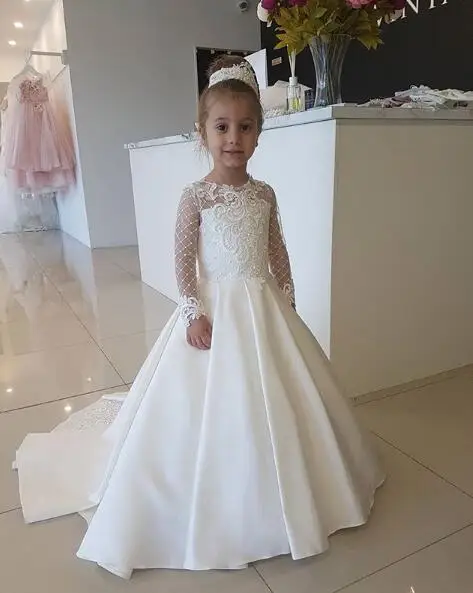 Ivory A-line satin long sleeves little kids first communion gown lace appliqued flower girl dress for wedding party with train Ivory A-line satin long sleeves little kids first communion gown lace appliqued flower girl dress for wedding party with train