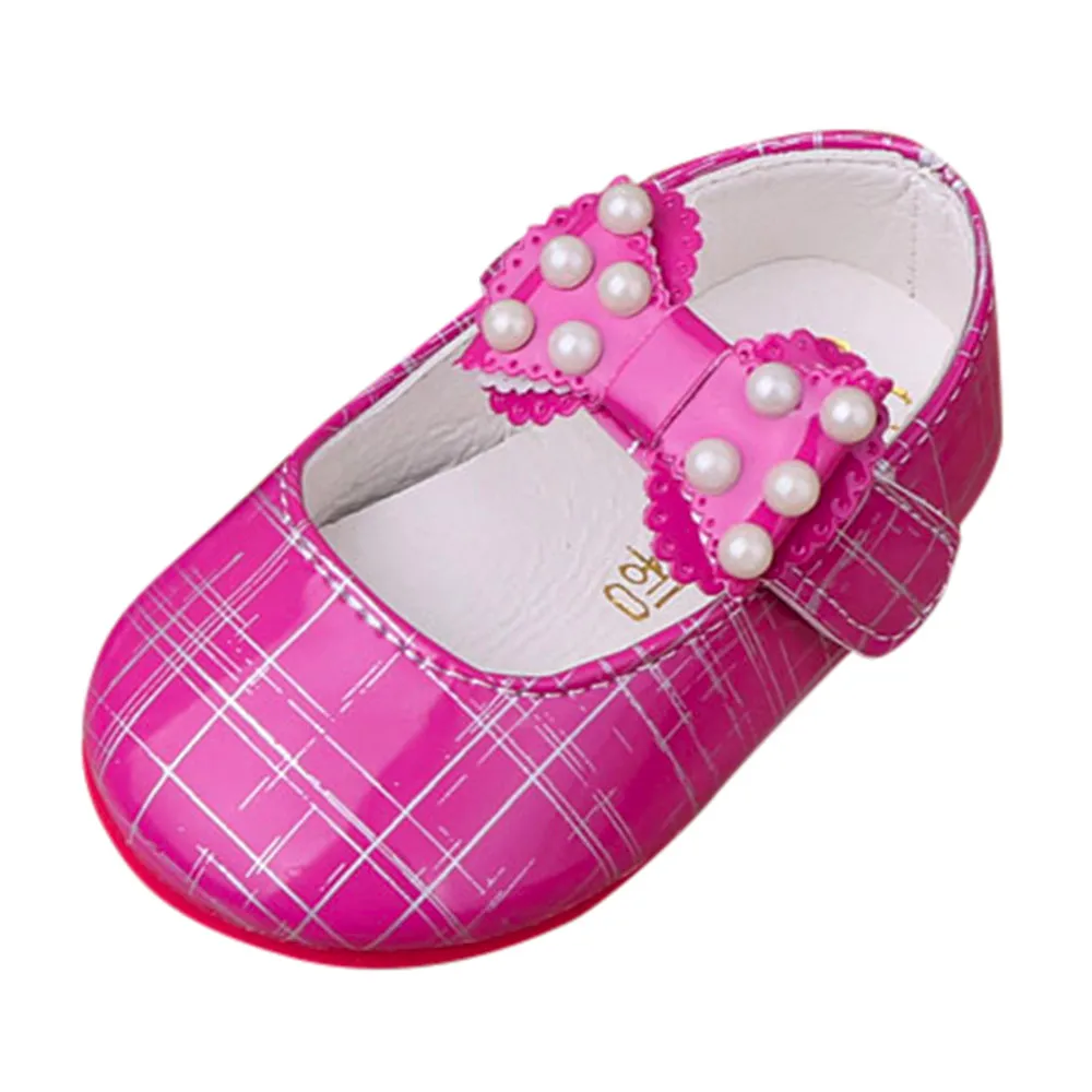 Новинка года; туфли принцессы для маленьких девочек; мягкие полосатые туфли с бантом и жемчугом; Высококачественные мягкие сандалии; кроссовки