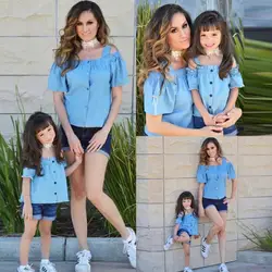 Летние Мода Стиль Одинаковая одежда для всей семьи с открытыми плечами Однотонная футболка и Джинсовые шорты для мамы и дочки комплект