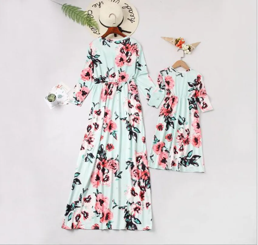 Платье для мамы и дочки; длинное платье с цветочным рисунком для мамы и дочки; Семейный комплект с карманами; одежда для мамы и дочки; Семейные комплекты