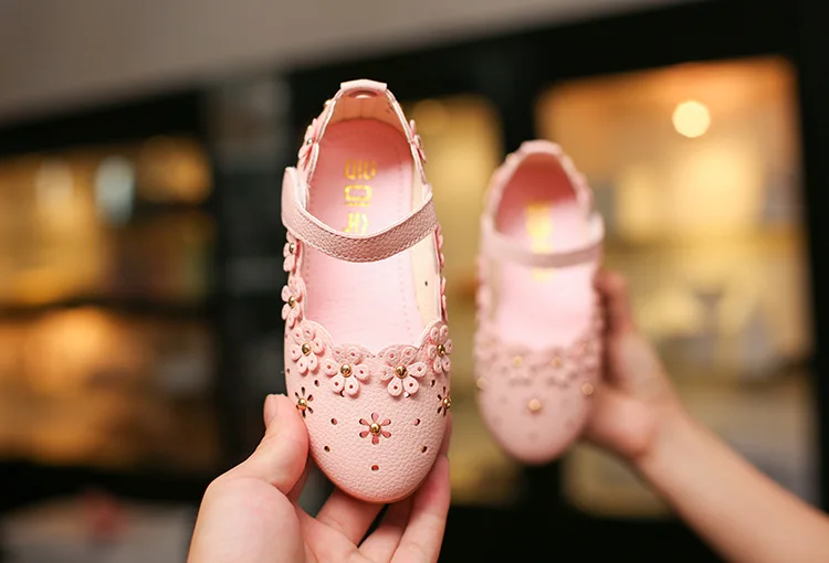 Новые детские кожаные туфли с цветочным принтом для маленьких девочек, кожаные туфли для маленьких принцесс, белые туфли для свадебной вечеринки