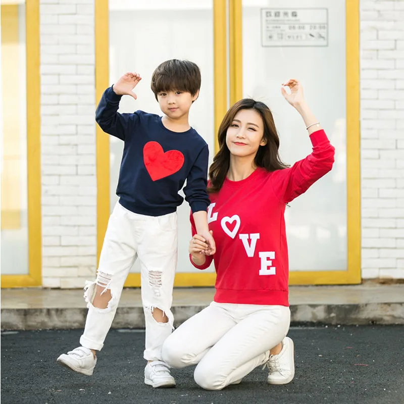 Новинка года, Семейные комплекты хлопковые футболки с длинными рукавами и надписью «Love» для мамы, папы и ребенка весенне-осенняя одежда для семьи