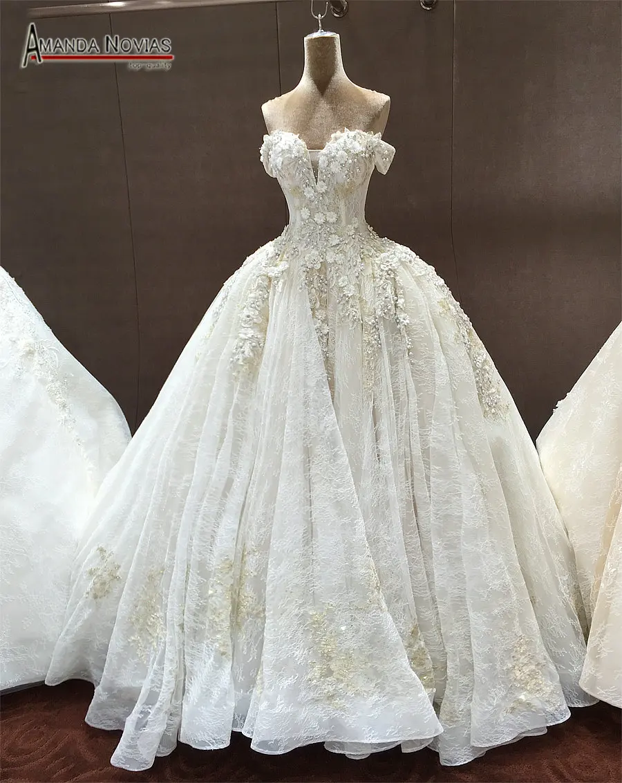 

Off The Shoulder Straps Luxurious Wedding Dress With 3D Flowers