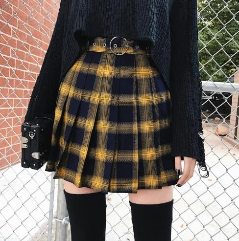 how to wear a short pleated skirt in the winter