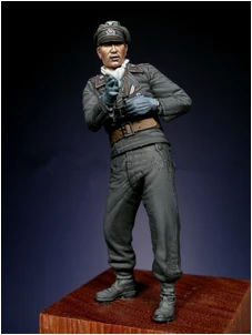 

pre order-Resin toys 35026 Early WW2 Panzer Officer Free shipping