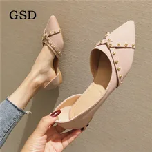 Новые модные женские туфли на плоской подошве; удобные туфли с металлическими заклепками в стиле Водонепроницаемые Мокасины с острым носком; весна и осень повседневные туфли на плоской подошве