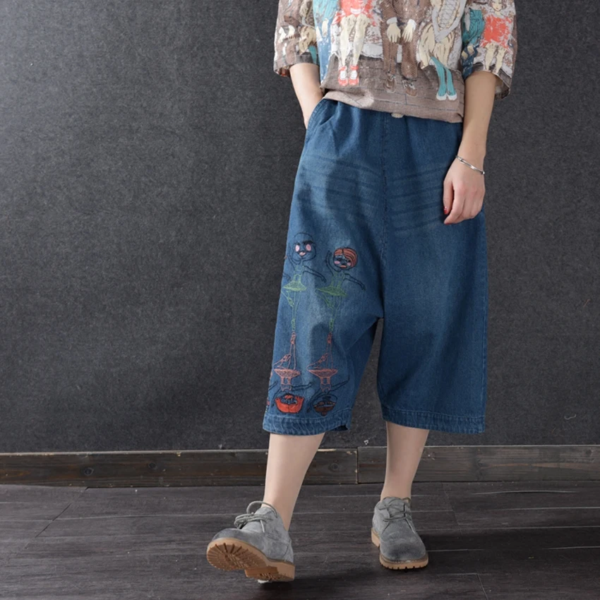 

Women Calf-Length Loose Jeans 2017 Summer Vintage Washed Ballet Pattern Embroidery Jeans Pants