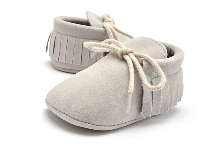 Мягкая нескользящая обувь с бахромой для мальчиков и девочек; мокасины из искусственной замши для новорожденных - Цвет: F