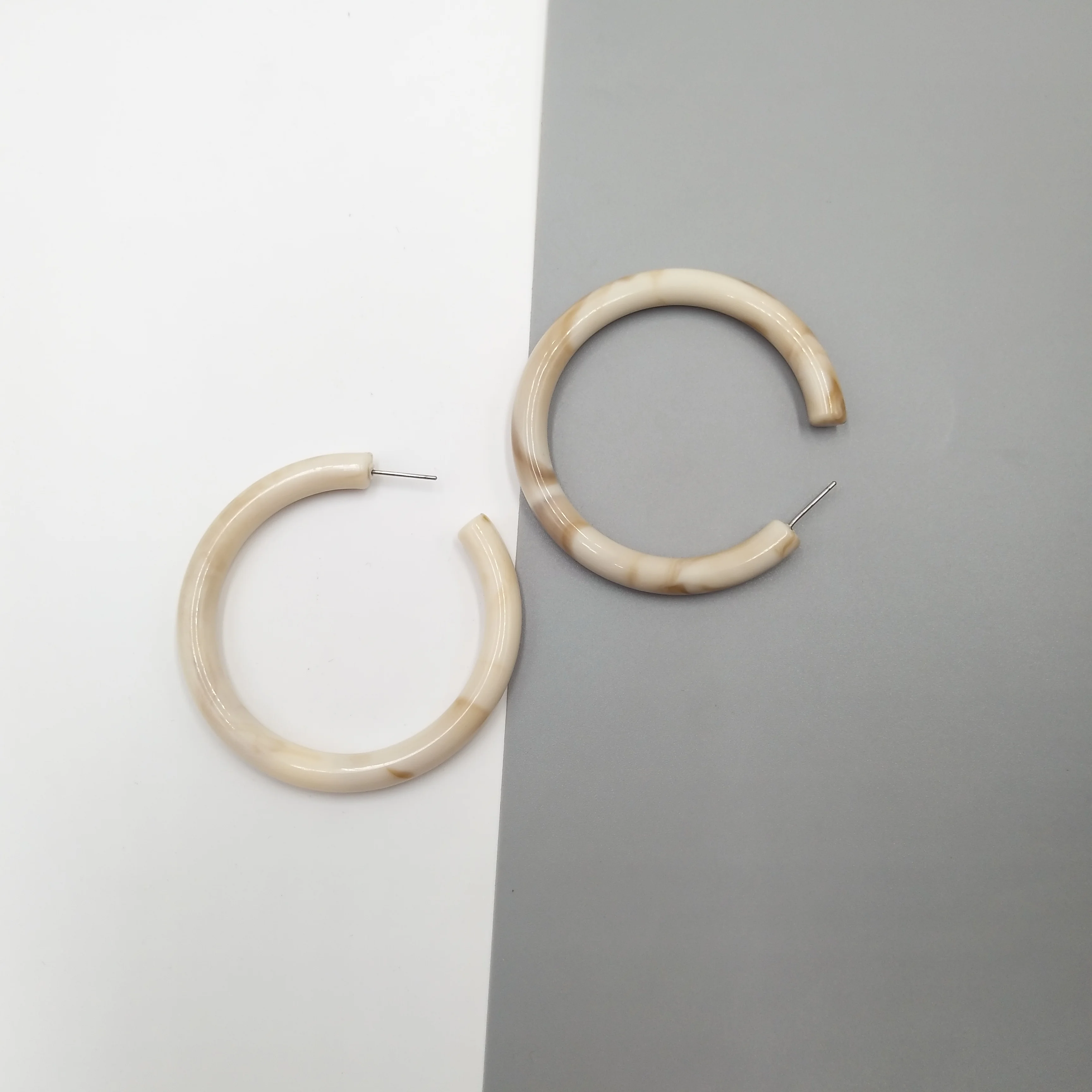

Bohemian Acrylic Open Round C Shape Earrings Lvory Brown Color Jewelry Circle Tortoise Shell Hoop Earrings Brincos Party Gifts