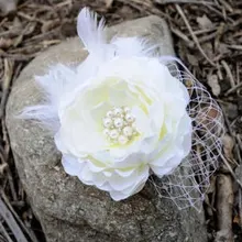 Свадебный цветок невесты головной убор/вечерние шляпы/корсаж элегантный тюль с пером и имитация жемчуга белая вуаль