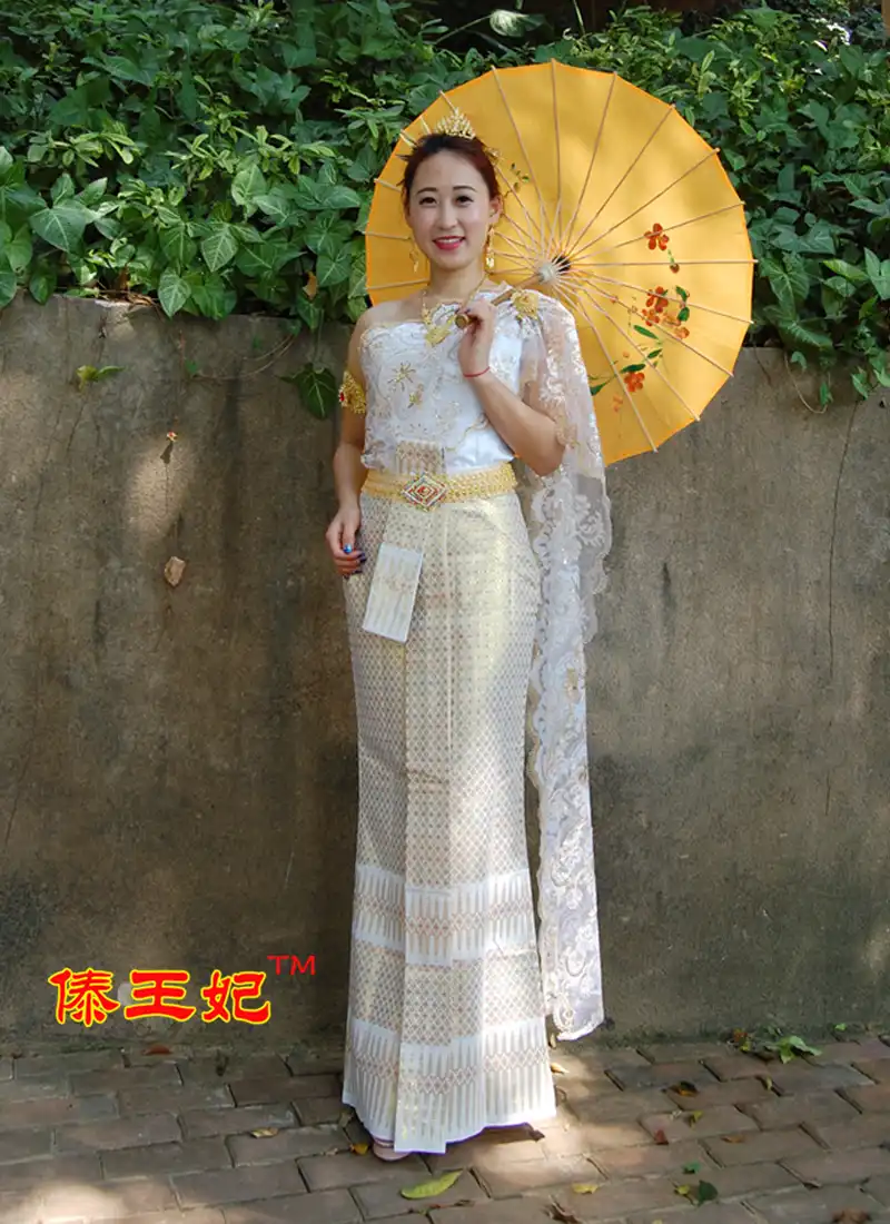 Traditional elegant new arrival Thai Dai Wedding Dress White Sleeveless shoulder slim wedding
