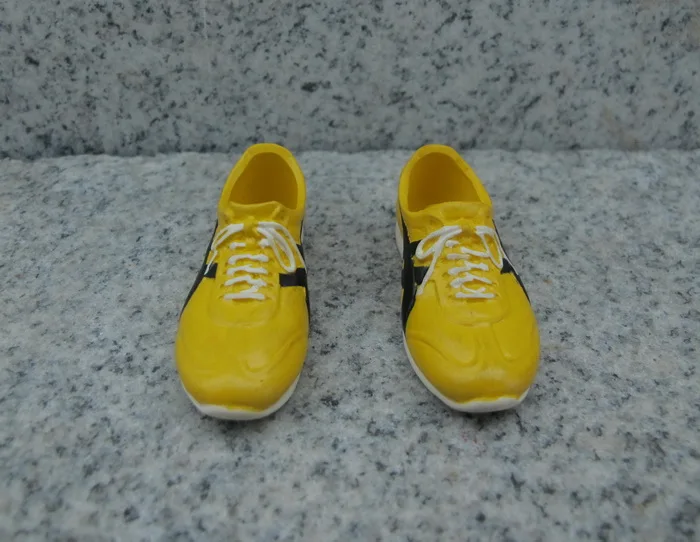 

NEW 1/6 Game Of Death Bruce Lee Shoes Set