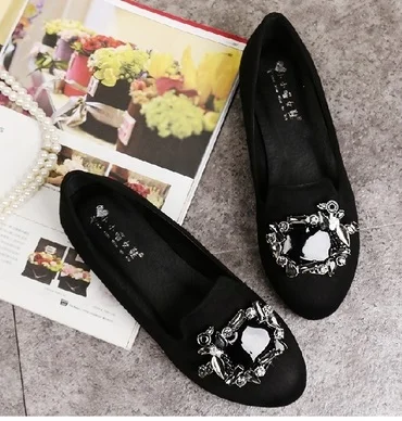 BLACK ROUND TOE