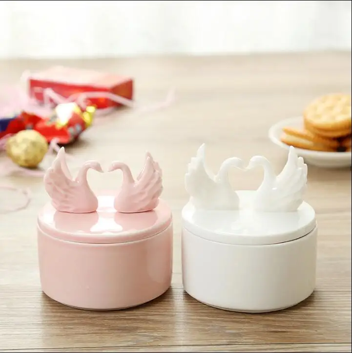 

New romantic swan love ceramic candy box wedding supplies candy box European creative wedding gift box jewelry box