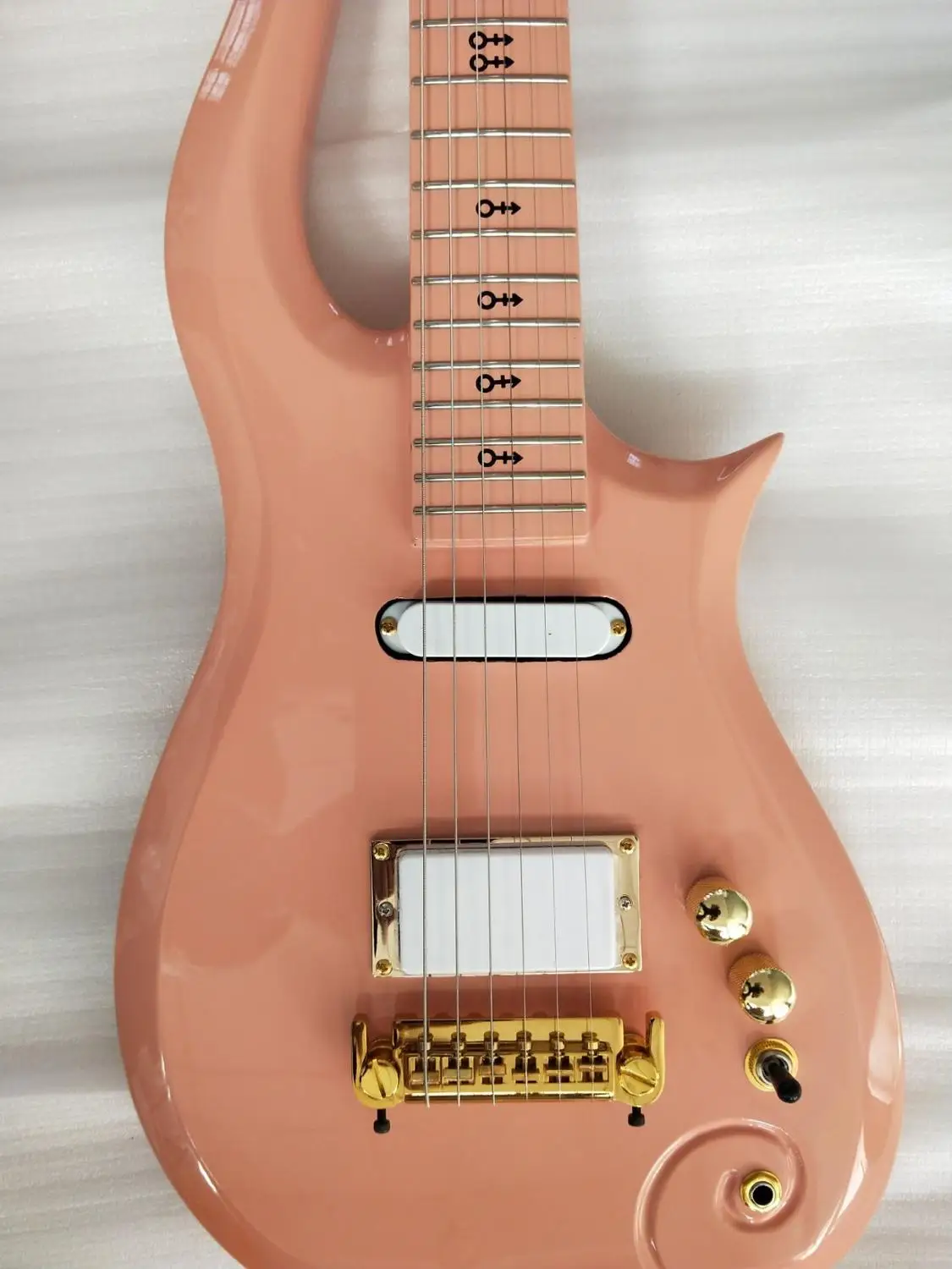 

Prince Cloud Electric Guitar pink, Gold Truss Rod Cover, Symbol / Dot Inlay, Gold hardware
