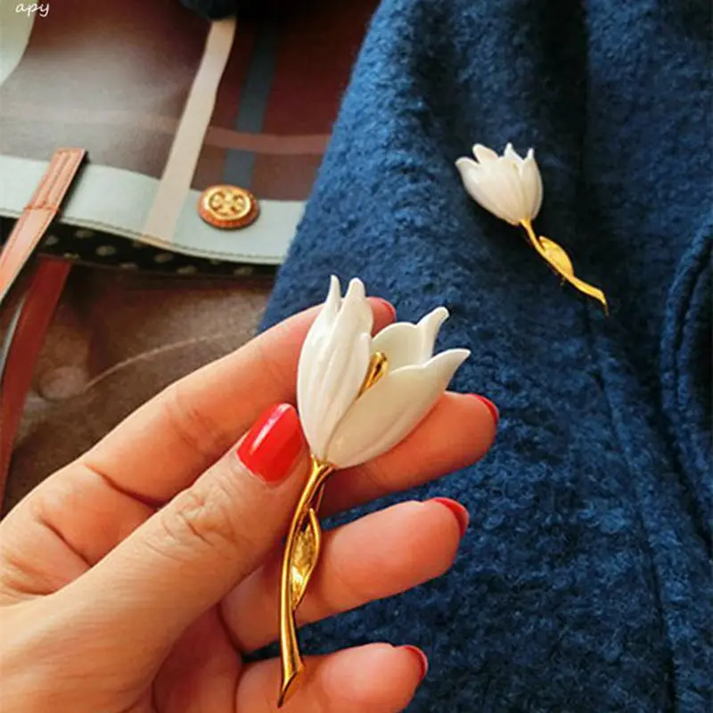 

Europa moda ristabilisce antichi white tulip spilla pin Femmina catena sciarpe accessori fibbia Una spilla