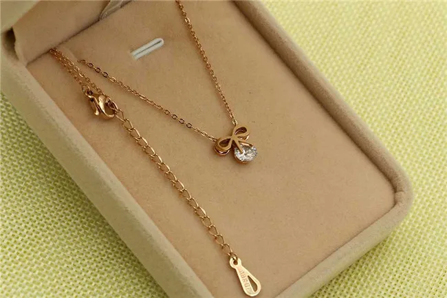 Martick-Chapado-En-Oro-Bowknot-Forma-AAA-CZ-Colgante-de-Acero-Inoxidable-316L-Enlace-Collar-de (2)