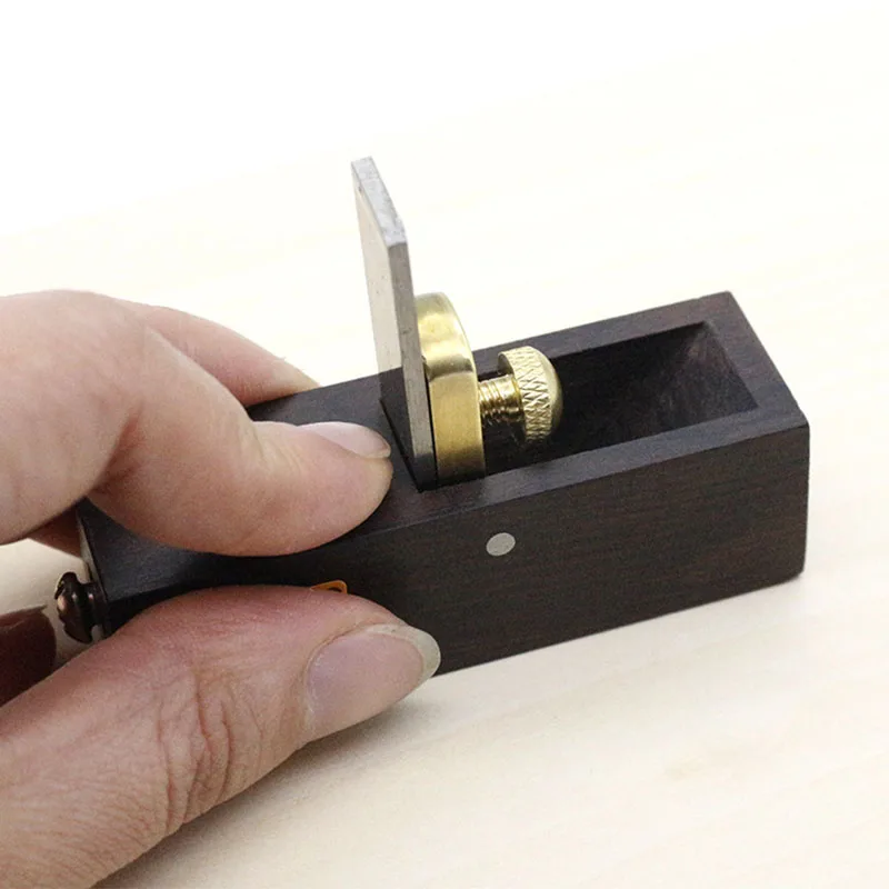 

1Pcs Mini Woodworking Hand Planes Black and Ebony Wear Resistant Accurate Mini Scratch Planes Carpenter Tools Wooden Planes