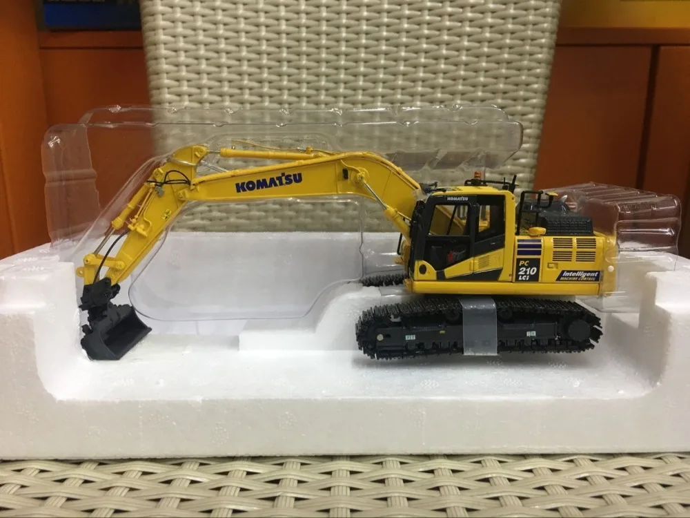 Коллекционная UH8123 1:50 Komatsu PC210LCi 11 IMC издание Гидравлический Экскаватор