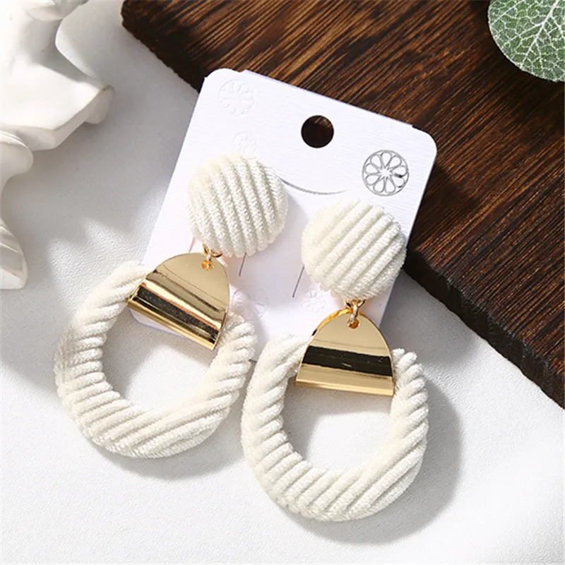 2018 New Temperament Vintage Alloy Plush Earrings White black Big Circle Velvet Pendant Earring For Women Unique Gift Jewelry
