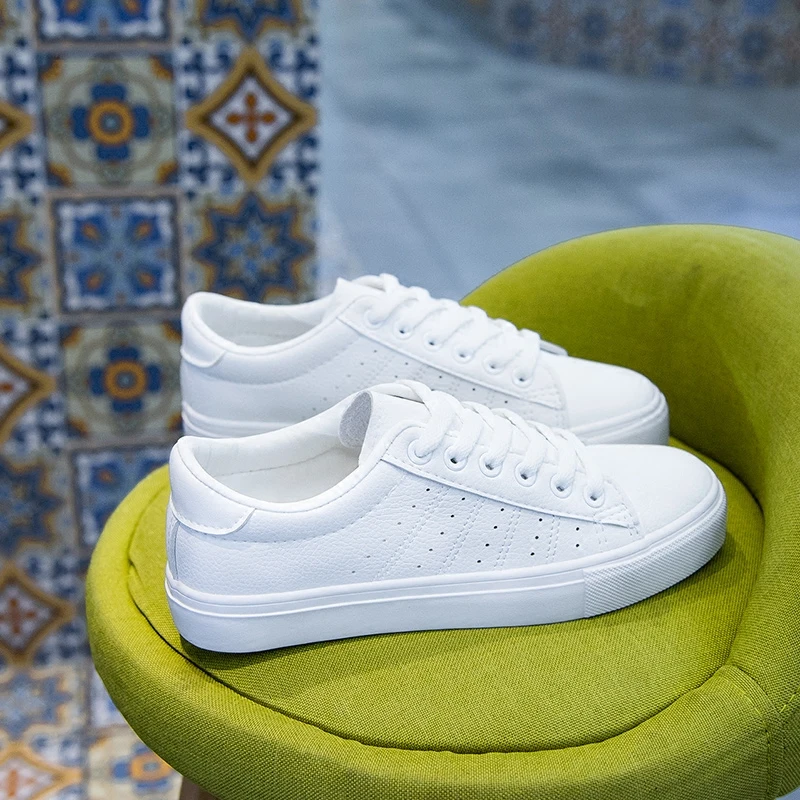 

New flat-soled small white shoes for women in spring and summer of 2019