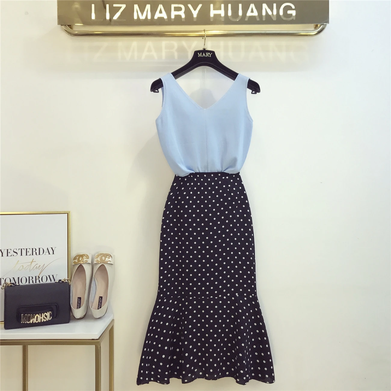 

2019 Summer New Retro Chic Knitted Sling Vest Shirt + Chiffon Wave Point Fishtail Skirt Two Piece Women's Set Student Dress Suit