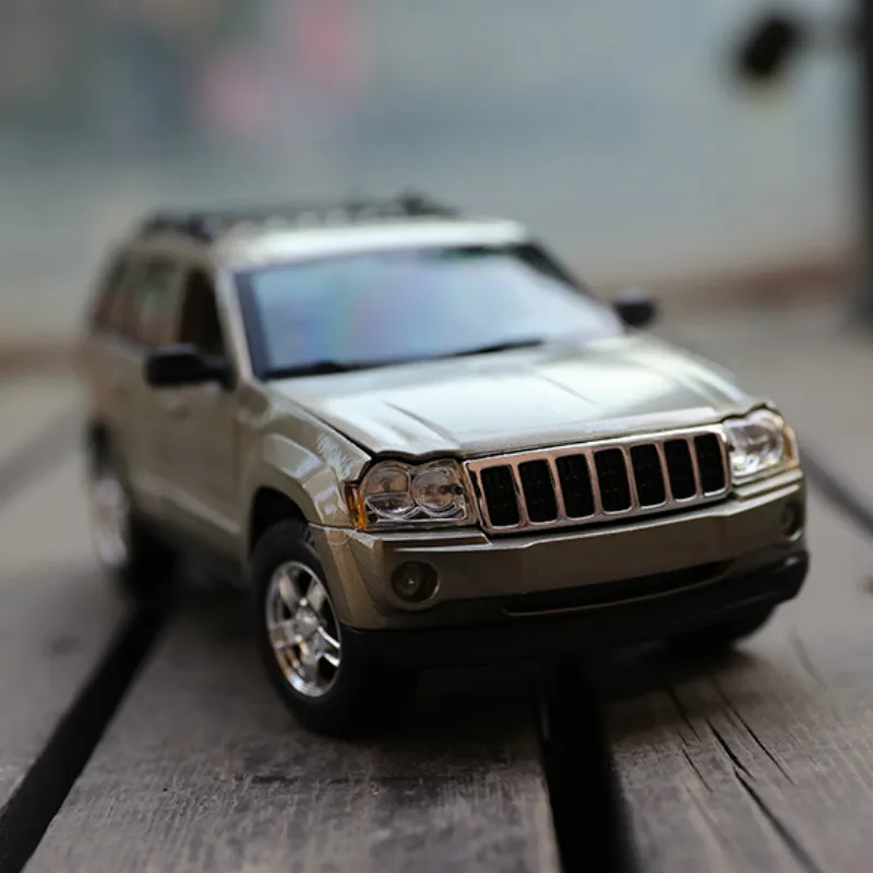 

1:18 Original Alloy Die-cast Maisto Car Models Home Decor Imitation Cars mkd2 for Children 2005 Jeep Grand Cherokee