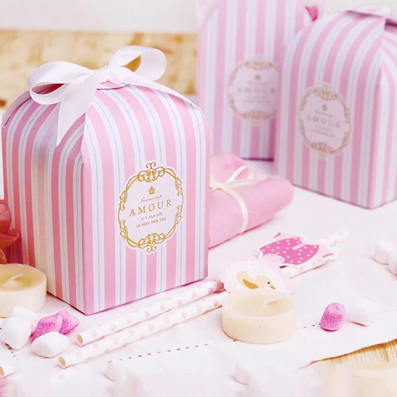 

New DIY 50pcs/100pcs 10.5x8x8cm European white card luxury wedding gift box spot gold printing beautiful cute wedding box
