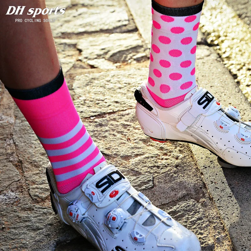 DH-SPORTS-New-Professional-Cycling-Socks-Protect-Feet-Breathable-Wicking-Sock-Outdoor-Road-Bike-Nylon-Socks
