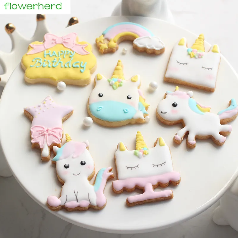 

8pcs/lot Unicorn Cookie Stamps Plastic Cookie Biscuit Decoration Mold Animal Shape Cookie Cutters
