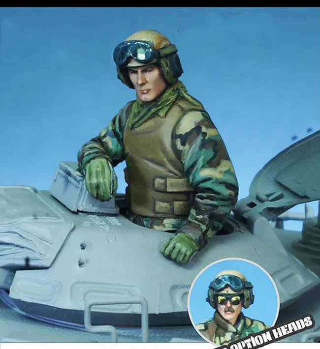 

Unassambled 1/35 ancient stand officer include 1 (NO CAR ) Resin figure miniature model kits Unpainted