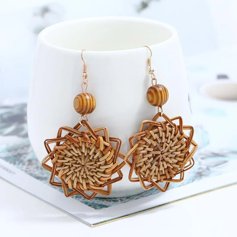 YAOLOGE Wooden Straw Weave Rattan Knit Vine Flowers Earrings For Women Hollow Flora African Woman Wooden Pendant Earrings 2019 5