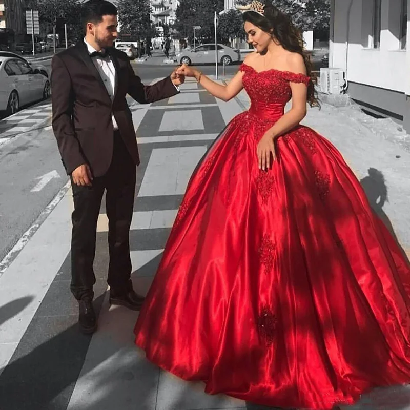 Бальные платья Quinceanera темно-красного цвета с кружевной аппликацией бисером и