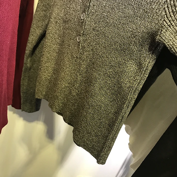 2018 зима очень пикантные короткие вязаный Топ Тонкий высокой посадкой Low Cut пуговицы с резьбой хлопок Knittedwear для женщин