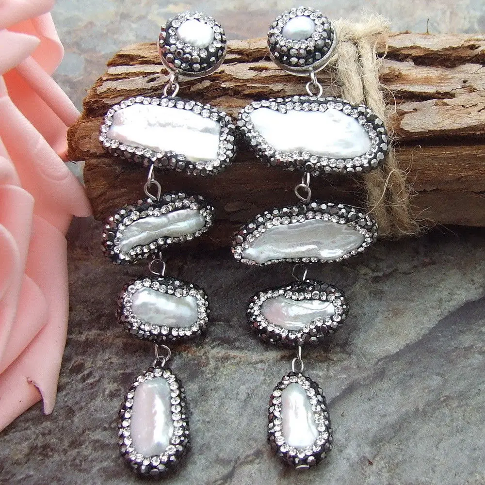 

AB091113 3.9" White Biwa Pearl Earrings