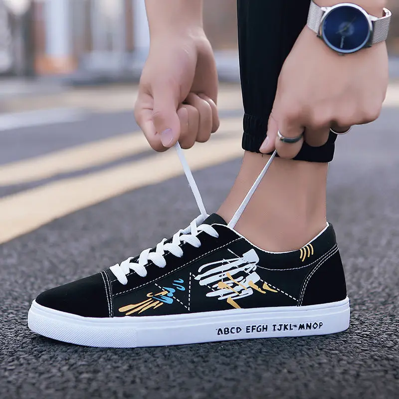 

Male Korean version of the trend of breathable canvas men low to help wild students