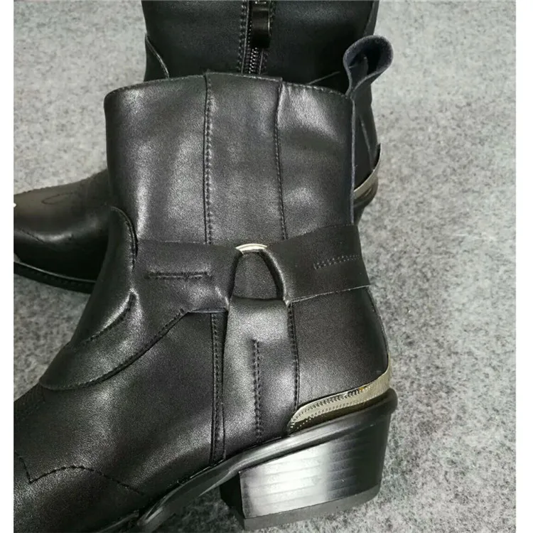 Knsvvli горячего металла, острый носок, низкий каблук, сапоги в стиле «панк» женский, черный вышивка Туфли с ремешком и пряжкой Декор римские туфли женские Крутые ботинки «Челси»