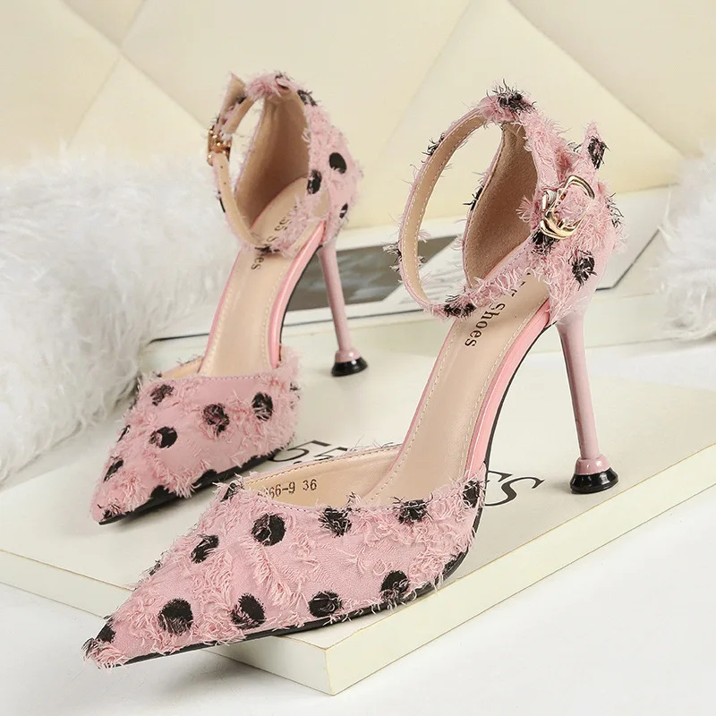 

2019 summer new style simple and simple wave point decorative pointed high heels women comfortable wild casual high heels.
