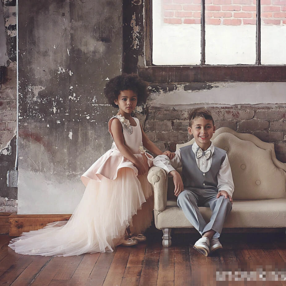 2019 roze hoge lage bloem meisje jurk met kralen open back tulle little kids pageant partij jassen met lange trein leuke baby jurk 2019 roze hoge lage bloem meisje jurk met kralen open back tulle little kids pageant partij jassen met lange trein leuke baby jurk