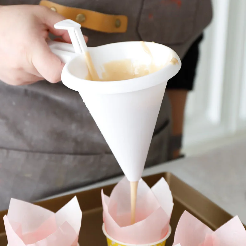

Adjustable Handheld Icing Candy Funnel Chocolate Pastry Batter Dispenser Cookie Cupcake Pancake Muffin Funnel Baking Tools