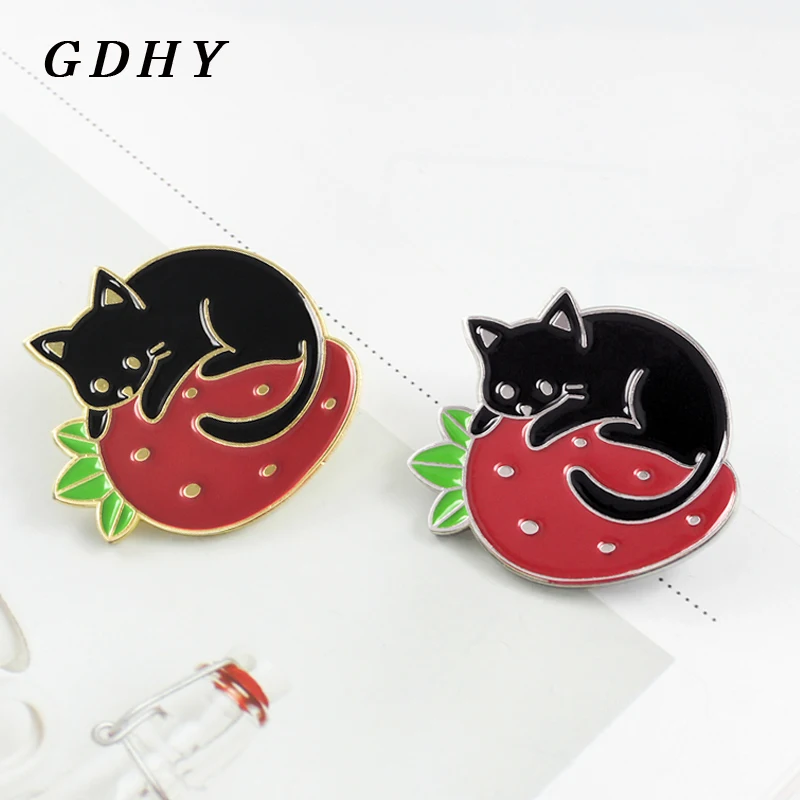 GDHY черная брошь в виде кота из мультфильма кошка обнимается клубника животное