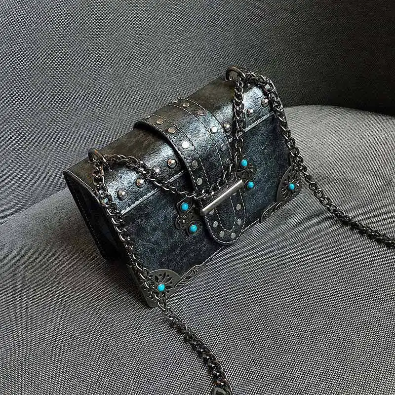 

2018 New Women's Crossbody Bags Rivet Mini Chain Retro Small Square Bag Girl Fashion Single Shoulder Messenger Bags Female Bag
