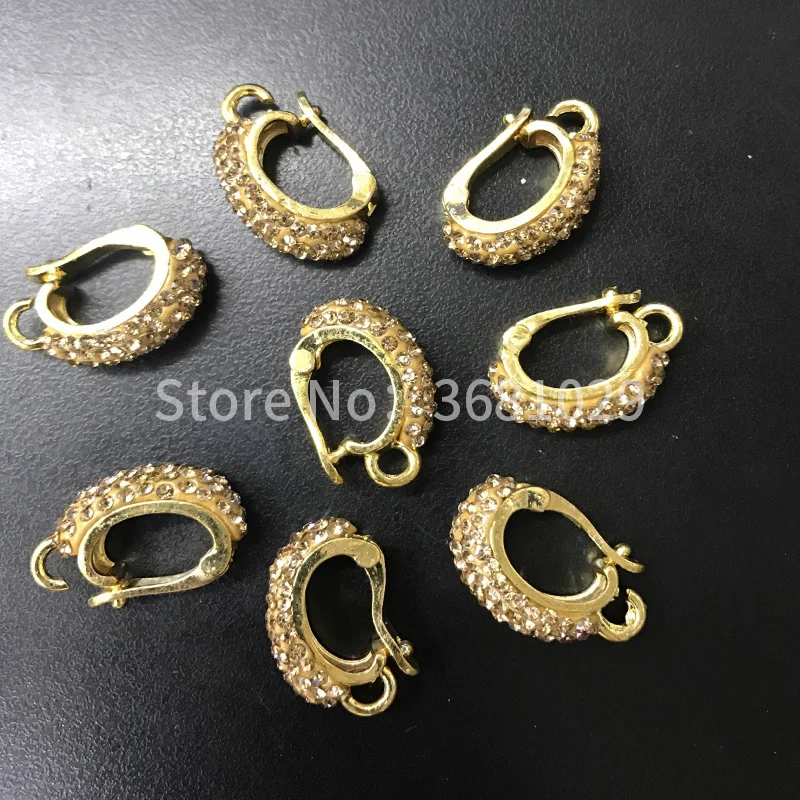 

The luxurious and noble gold d-shaped pendant of the golden d-shaped pendant is elegant and elegant