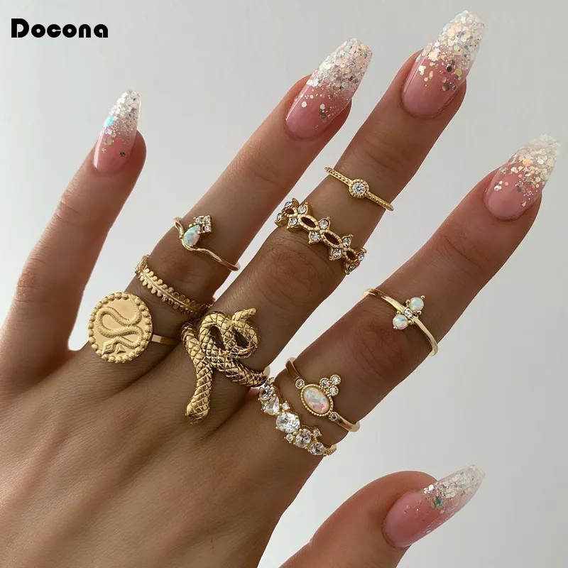 

Docona New Arrival High Quality Snake Round Hollow Design Finger Rings Gold Color Hard Crystal Stone Jewelry For Women 7054