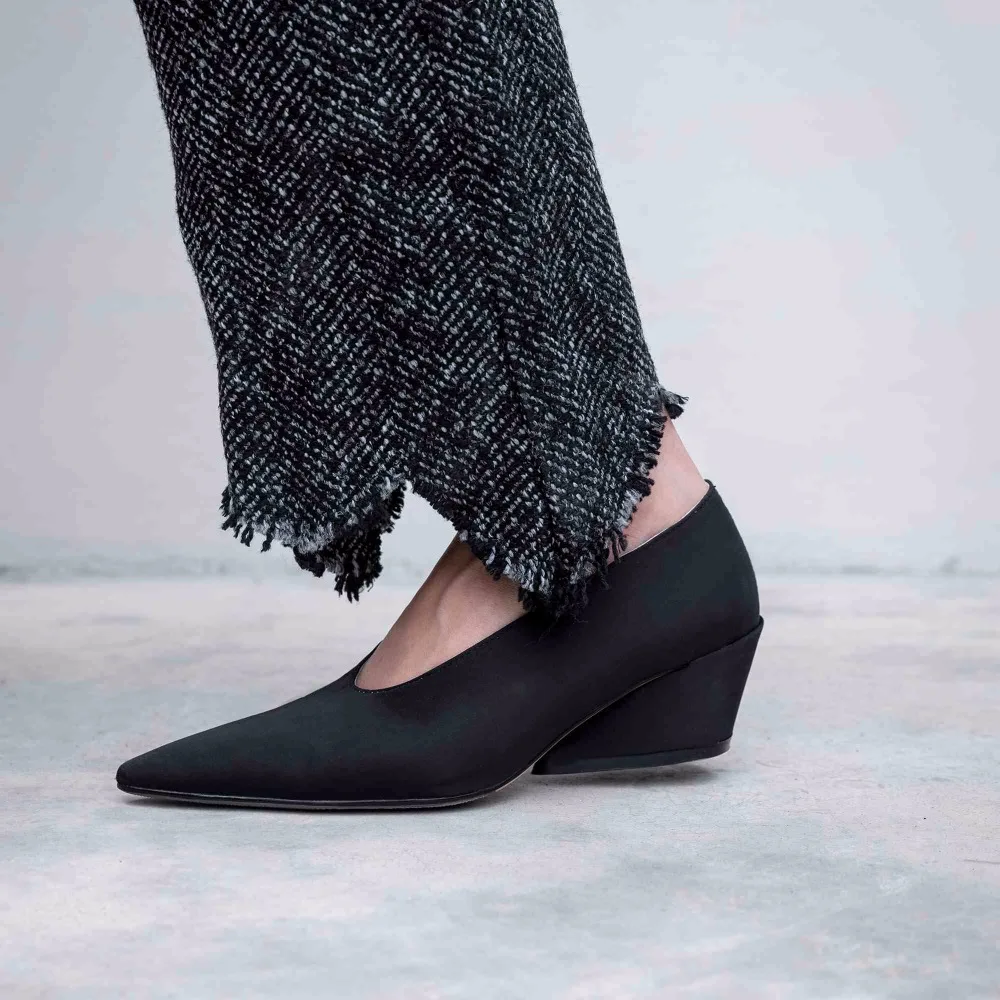 Krazing pot/классические женские туфли-лодочки из натуральной кожи с острым носком на высоком толстом каблуке без застежки; элегантная обувь в европейском стиле; L52